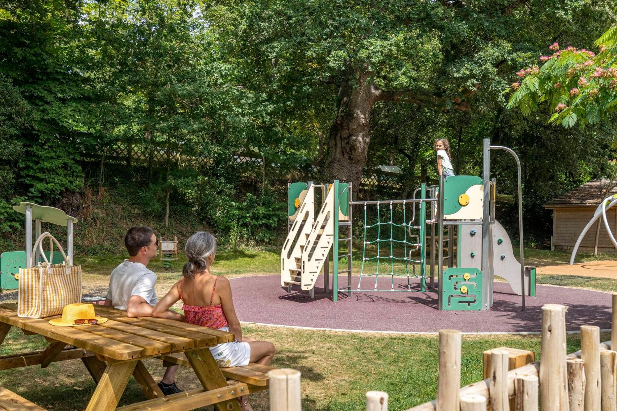 ホテル Nantes Camping Le Petit Port エクステリア 写真